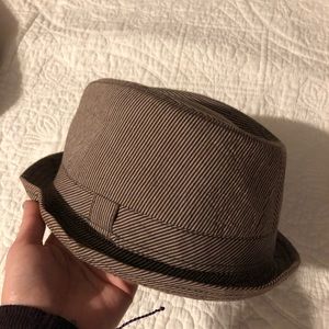 Brown/white striped fedora
